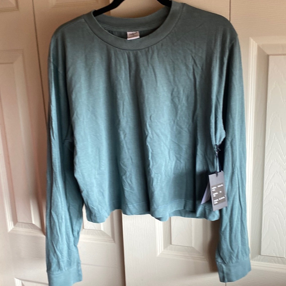 J.O. & Co Long Sleeve 💯 % Cotton Top Size -Large